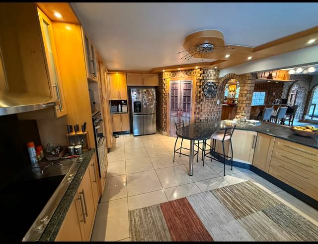 6 BEDROOM HOUSE FOR SALE IN SUNWARD PARK
